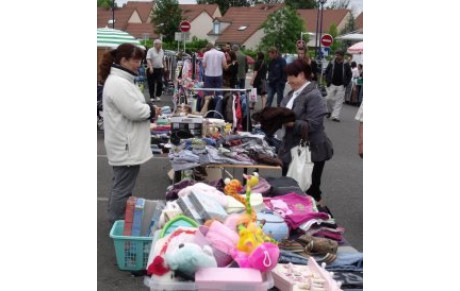 Vide-grenier du BBC....sous le soleil !